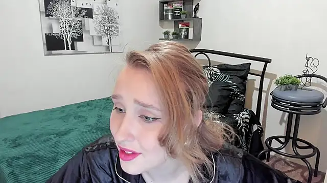 LinaTruly online show from February 1, 8:26 pm