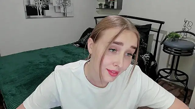 LinaTruly online show from February 9, 9:06 pm