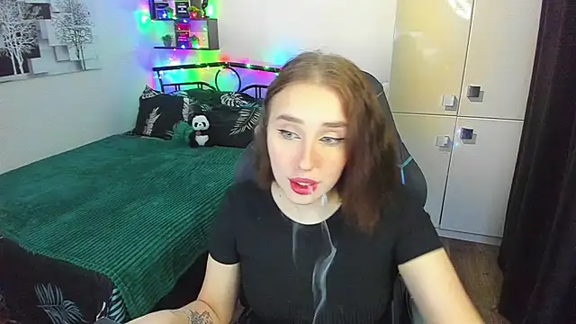 LinaTruly online show from March 5, 9:55 pm