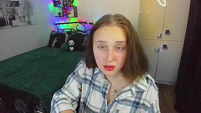 LinaTruly online show from March 11, 9:43 pm