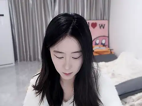 Snapshot of LOLO-yaya chatting on December 15, 7:02 am LOLO-yaya online show from December 15, 7:02 am