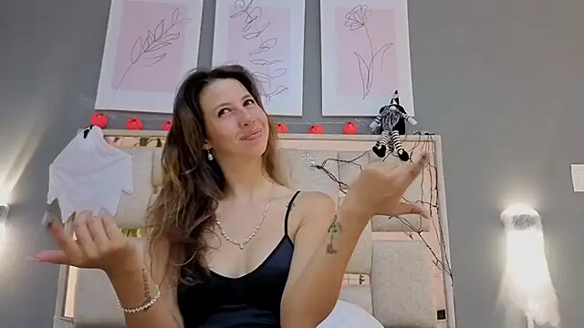 jolie lov online show from October 2, 1:07 pm