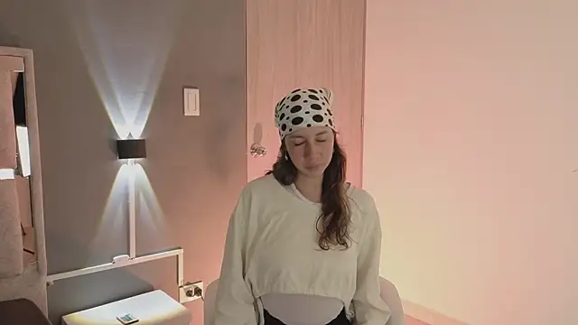 jolie lov online show from November 4, 1:32 pm