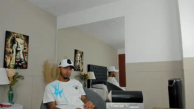 Snapshot of Robin_Rief chatting on January 17, 3:34 am Robin Rief online show from January 17, 3:34 am