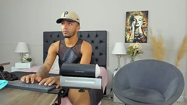 Snapshot of Robin_Rief chatting on January 29, 3:44 am Robin Rief online show from January 29, 3:44 am