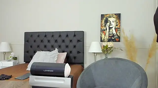 Snapshot of Robin_Rief chatting on January 30, 3:55 am Robin Rief online show from January 30, 3:55 am