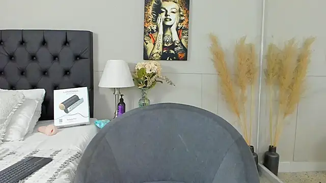 Snapshot of Robin_Rief chatting on February 7, 3:34 am Robin Rief online show from February 7, 3:34 am