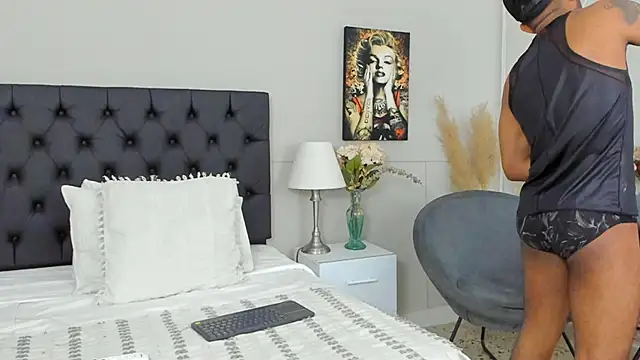 Snapshot of Robin_Rief chatting on February 11, 3:40 am Robin Rief online show from February 11, 3:40 am