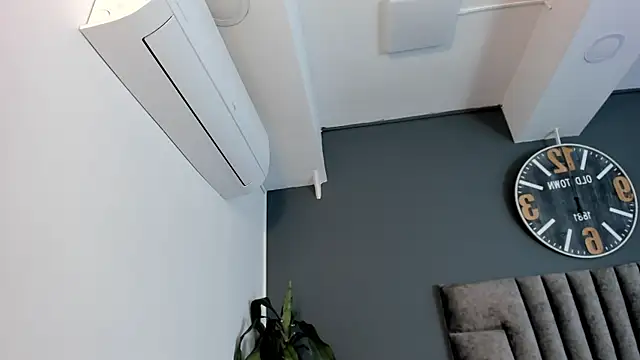 Robin Rief online show from December 5, 3:48 am