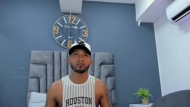 Robin Rief online show from April 13, 9:09 pm