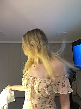 NicoleCut online show from February 5, 12:04 am