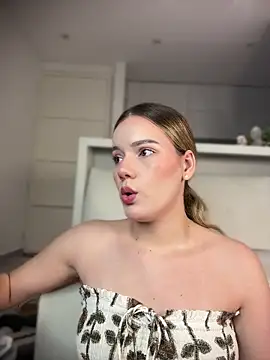 NicoleCut online show from May 18, 11:43 pm