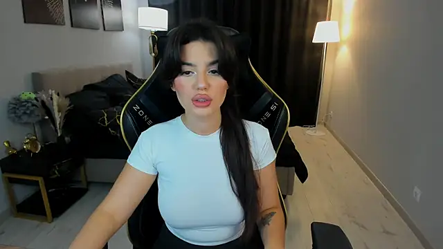 AlluringAriel online show from September 21, 7:26 pm