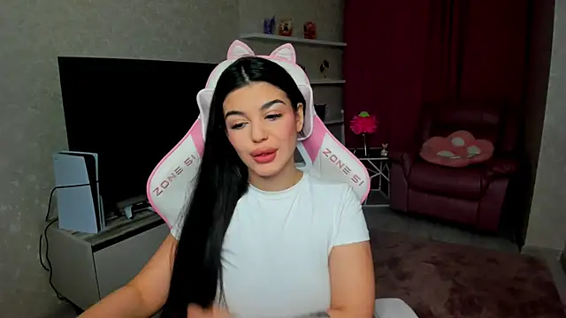 Snapshot of AlluringAriel chatting on January 17, 7:39 pm AlluringAriel online show from January 17, 7:39 pm