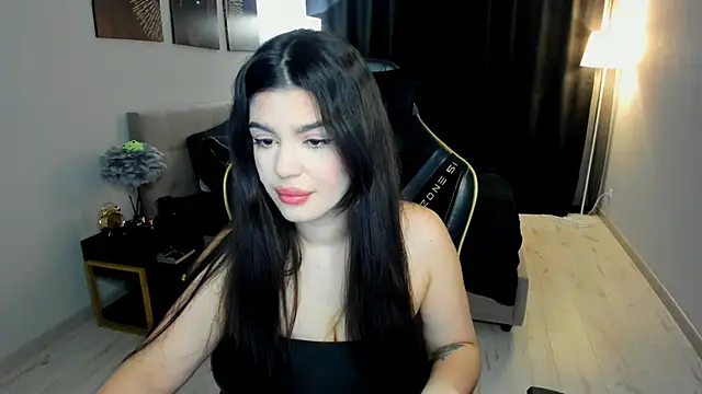 Snapshot of AlluringAriel chatting on February 12, 4:18 am AlluringAriel online show from February 12, 4:18 am