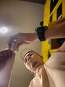 adam-rivera online show from October 15, 7:14 pm