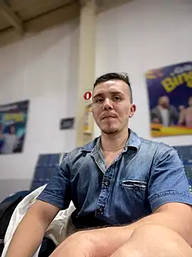 adam-rivera online show from November 11, 11:38 pm