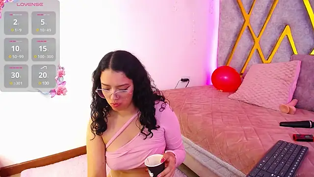 Snapshot of Aurora_Brownn chatting on February 24, 10:26 am Aurora Brownn online show from February 24, 10:26 am