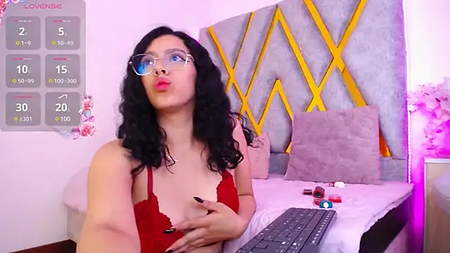 Snapshot of Aurora_Brownn chatting on March 6, 8:30 am Aurora Brownn online show from March 6, 8:30 am