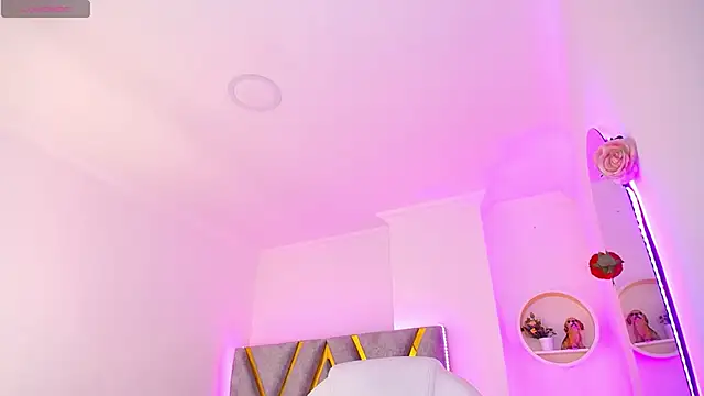 Snapshot of Aurora_Brownn chatting on March 15, 4:02 am Aurora Brownn online show from March 15, 4:02 am