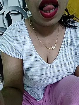 Snapshot of Haniya-143 chatting on July 16, 8:59 pm Haniya-143 online show from July 16, 8:59 pm