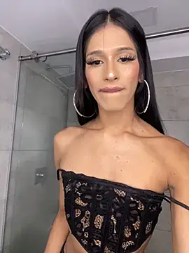Snapshot of Nicol_ofi24 chatting on October 20, 5:35 pm Nicol ofi24 online show from October 20, 5:35 pm