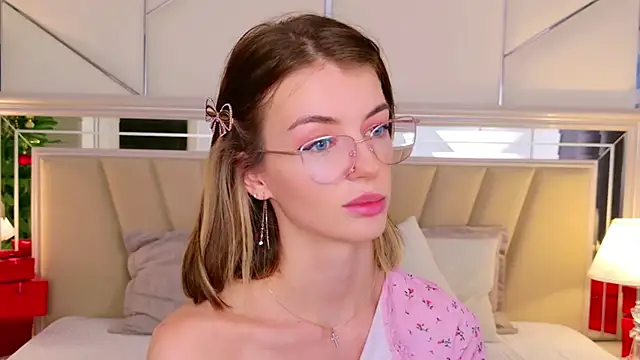 MeganMour online show from December 13, 7:53 pm