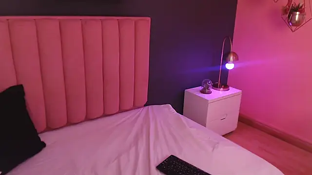 CrystalWoods94 online show from November 30, 3:49 pm