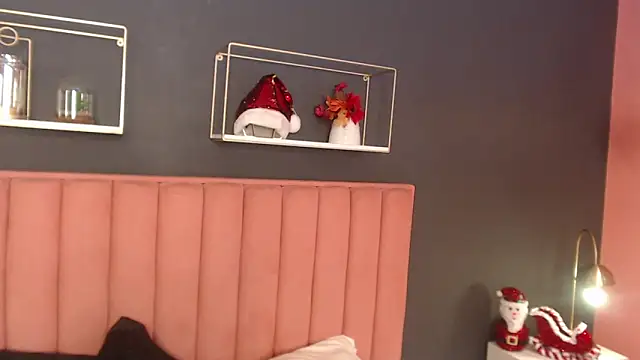 CrystalWoods94 online show from December 17, 1:17 pm