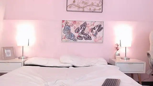 sara17  online show from November 26, 8:21 pm