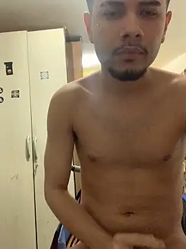 Snapshot of thguinho13 chatting on December 28, 3:58 am thguinho13 online show from December 28, 3:58 am