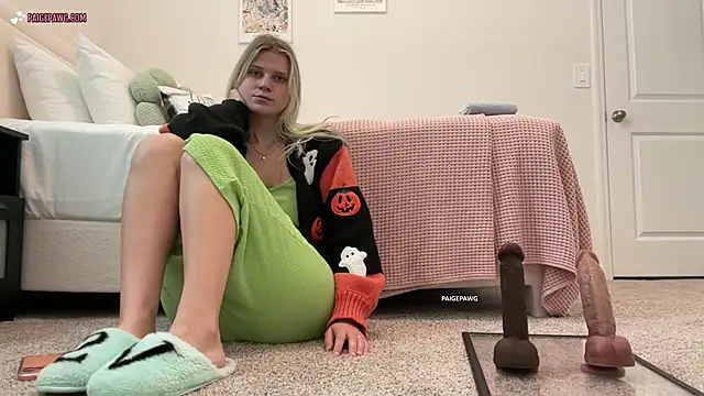 PaigePawg online show from October 31, 3:57 pm
