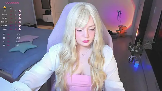 Snapshot of Amy_honey_angel chatting on January 21, 8:52 am Amy honey angel online show from January 21, 8:52 am