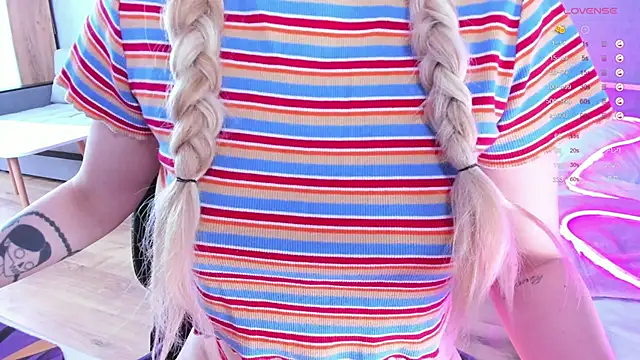 Snapshot of Amy_honey_angel chatting on February 25, 11:20 am Amy honey angel online show from February 25, 11:20 am