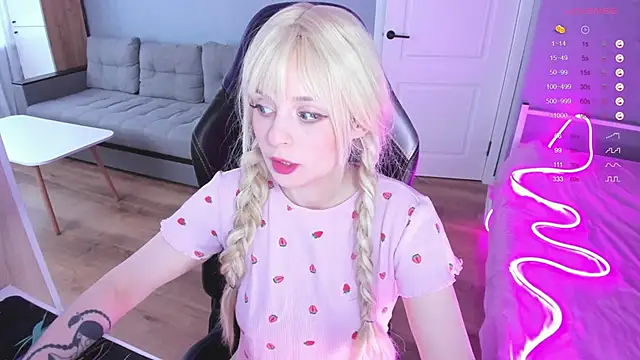 Snapshot of Amy_honey_angel chatting on March 2, 11:17 am Amy honey angel online show from March 2, 11:17 am