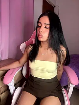 Snapshot of Emily-14 chatting on January 10, 6:04 am Emily-14 online show from January 10, 6:04 am