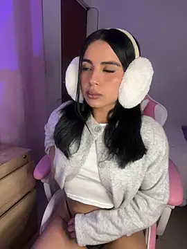 Snapshot of Emily-14 chatting on January 14, 4:29 am Emily-14 online show from January 14, 4:29 am