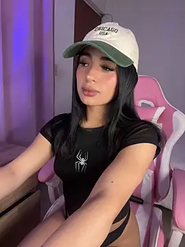 Snapshot of Emily-14 chatting on January 16, 2:37 am Emily-14 online show from January 16, 2:37 am