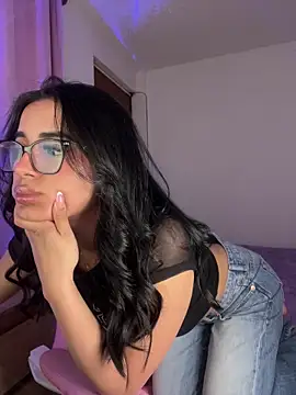 Snapshot of Emily-14 chatting on February 2, 5:28 am Emily-14 online show from February 2, 5:28 am