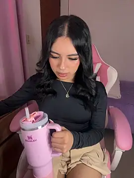 Snapshot of Emily-14 chatting on February 3, 4:43 am Emily-14 online show from February 3, 4:43 am