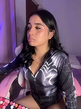 Snapshot of Emily-14 chatting on February 4, 4:29 am Emily-14 online show from February 4, 4:29 am