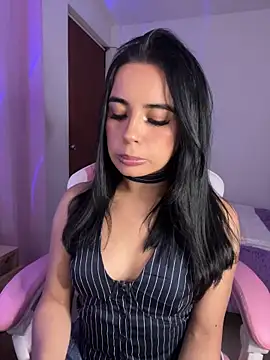 Snapshot of Emily-14 chatting on February 13, 4:52 am Emily-14 online show from February 13, 4:52 am