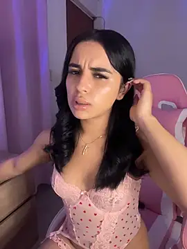 Snapshot of Emily-14 chatting on February 18, 4:52 am Emily-14 online show from February 18, 4:52 am