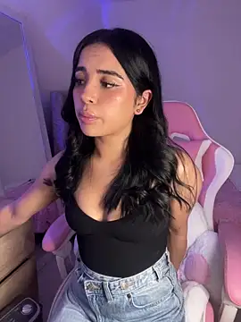 Snapshot of Emily-14 chatting on March 3, 4:40 am Emily-14 online show from March 3, 4:40 am