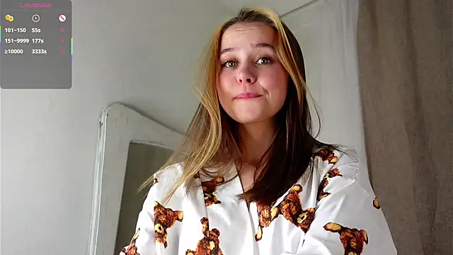 Snapshot of FalineDowlen chatting on January 16, 2:30 am FalineDowlen online show from January 16, 2:30 am