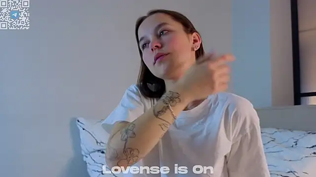 FalineDowlen online show from November 14, 2:54 am