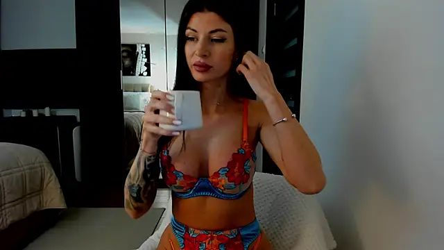 sweetndcrazy online show from February 11, 7:23 am