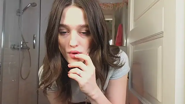 Snapshot of Mia_Mia_M chatting on February 8, 5:40 am Mia Mia M online show from February 8, 5:40 am