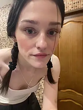 Mia Mia M online show from March 25, 2:56 pm