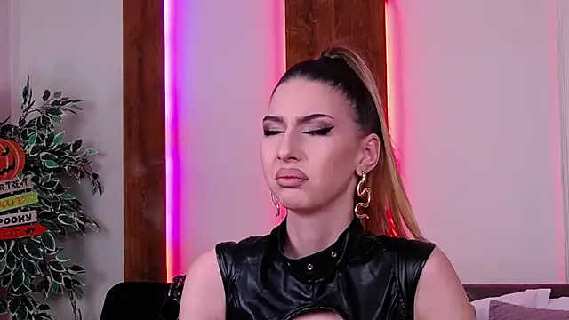 SkylerSpark online show from October 30, 8:53 pm